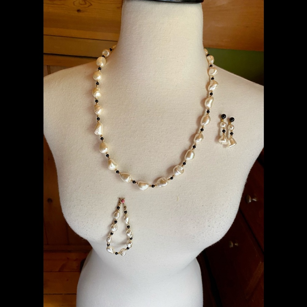 Freshwater Pearl Necklace, Bracelet & Earrings